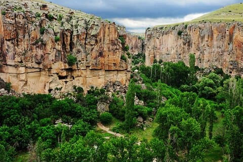 Underjordisk stad och Hıkıng Tour İn Kappadokien
