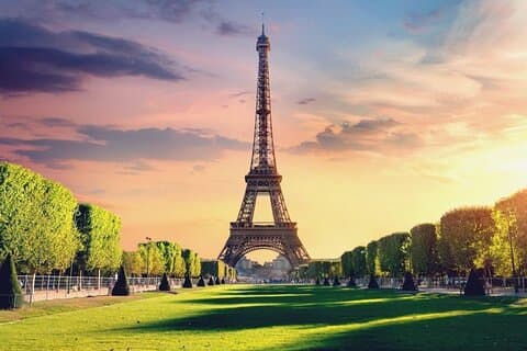Private tour of various Monuments in Paris