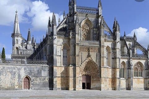 Excursion privée d'une journée à Nazaré, Óbidos et au monastère de Batalha