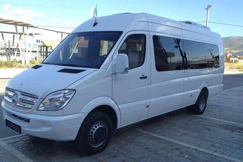 Privat transfer till/från Perissa och Perivolos Beach i Santorini