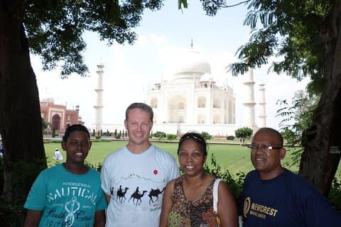 Soluppgång Taj Mahal Tour med bil från Delhi