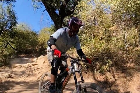 Hotell i nærheten av El Prieto Downhill Electric Mountain Bike Tour