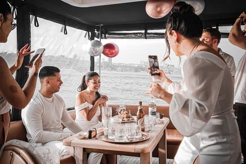 Privat yacht for overraskelsesbegivenheter / bursdag, tilbud, jubileum, fest etc