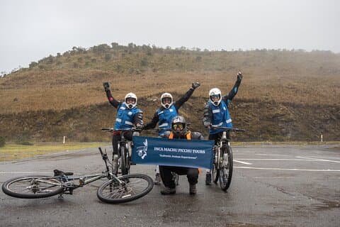 Machu Picchu di 4 giorni con mountain bike, Inca Trail, rafting e ziplining da Cusco
