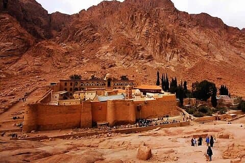 Dagtrip naar St. Catherine's Monastery & Dahab vanuit de haven van Sharm El Sheikh