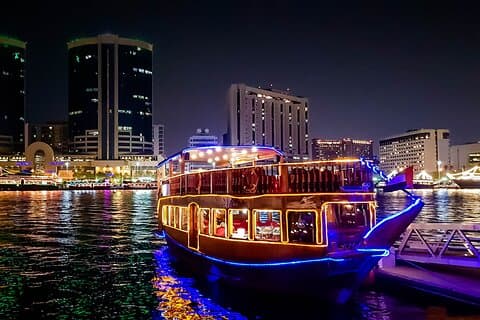 Excursão privada de 2 dias pela cidade de Dubai com safári no deserto e jantar no cruzeiro Dhow