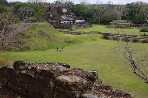 Ruínas guiadas de Altun Ha, fábrica de rum e placa de Belize saindo da cidade de Belize