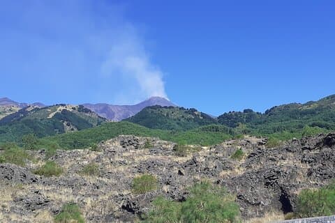 Excursión de día completo al monte Etna, Taormina, la bahía de Naxos y Castelmola