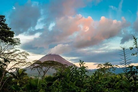 Privat transfer från Santa Teresa till Arenal La Fortuna