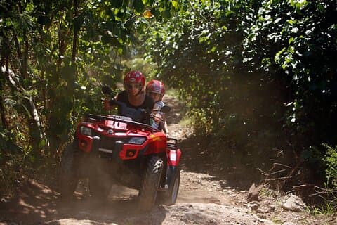 Omvisning i Bora Bora av Quad