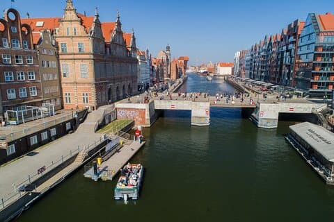 Cruise på Motlawa-elven med en luksuskatamaran - Gdańsk fra vannsiden