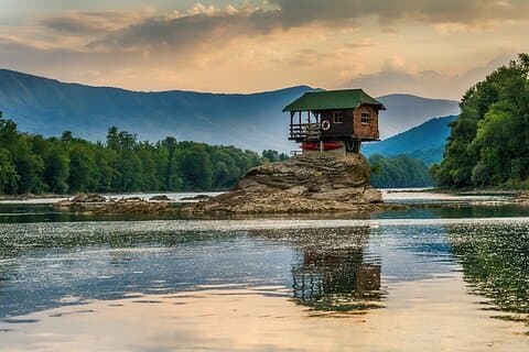 Excursión de un día a Mokra Gora (ferrocarril Sargan 8, pueblo de madera y casa en el río Drina)