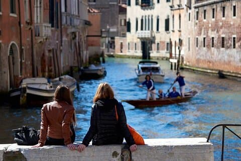 Tour privato: Venezia a piedi, in gondola, e in barca con conclusione sull'isola di Murano con pranzo veneziano e visita a una vetreria