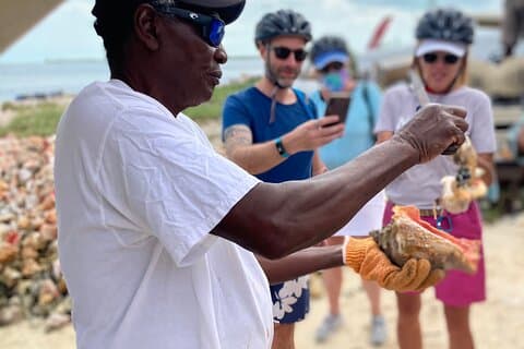 Delt Island Bike Tour i Bailey Town