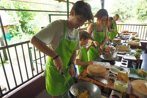 Journée complète de cuisine thaïlandaise à la ferme (Chiang Mai)