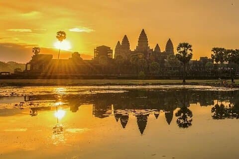 Sunrise Angkor Tours av Private TUK TUK