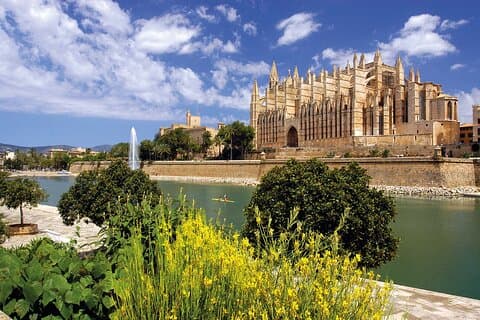 Guidet rute og besøg i katedralen i Palma (2 timer)