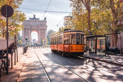 Milan Scavenger Hunt and Best Landmarks Self Guided Tour