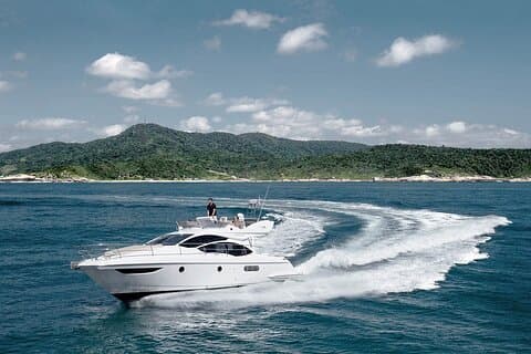 Santorini Caldera: Privates Flybridge-Yachterlebnis