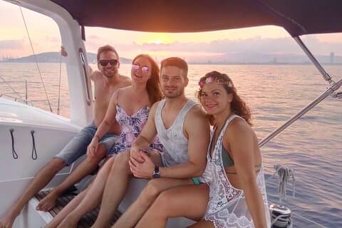 Barcelona Sensationelle Sunset Tour mit Open Bar und Snacks