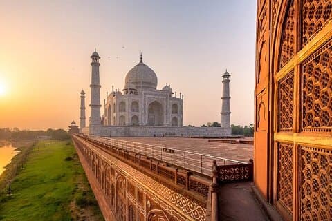 Sunrise Taj Mahal, Agra Fort, Sikh Temple and Moonlit Garden Private Tour
