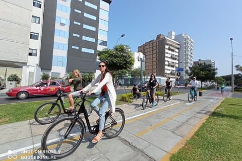 Lima's Best Bike Rental Since 2014 - 4 Hours Fun Ride