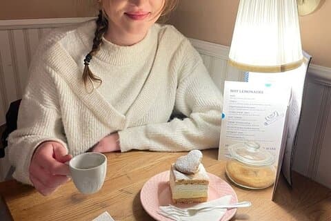 Bratislava: Old Town Cake Tasting Experience
