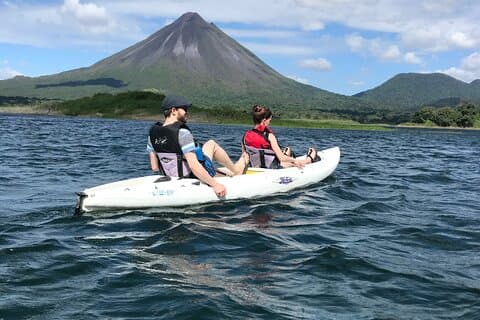 Aventura en Kayak en el Lago Arenal con Guía Local