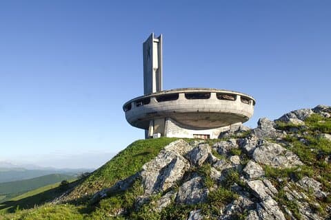 Monument de Buzludzha et la vallée des Thraces, des roses et du vin