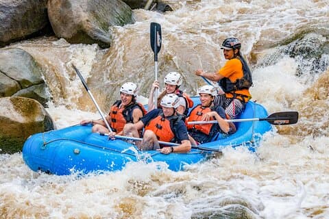 Wildwasser Rafting Abenteuer
