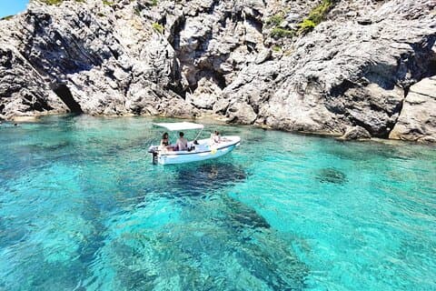 Alquiler de barco sin conductor en Dubrovnik para hasta 6 personas