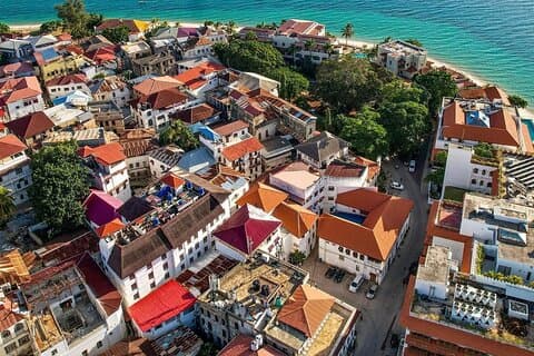 Stone Town Tour; Jozani Forest Tour; Kuza-grottan; Paje Beach; The Rock Restaurant