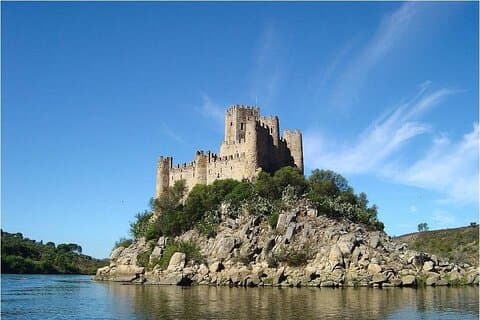 Excursión privada de día completo a Ourém, Tomar y Castillo de Almourol desde el oeste
