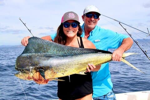 Vischarter in Tamarindo met eten en drinken