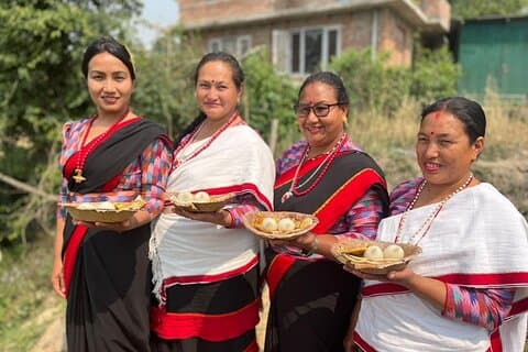 Etnisk og arv madtur i en af de ældste landsbyer i Kathmandu