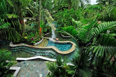 Vulcão Arenal - floresta tropical - Pontes suspensas - cachoeiras - fontes termais