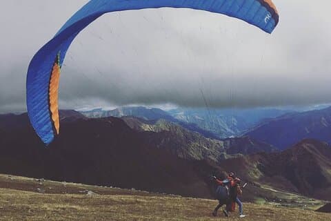 1D Adventure-tur i Gudauri. Paragliding - Rafting - Vandring