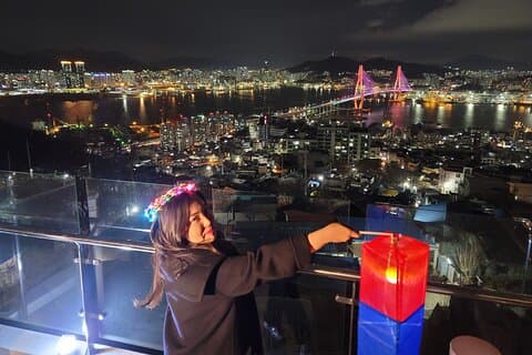 Besök Busan Night Market och njut av nattvyn över Busan Wharf med Busan Ouba