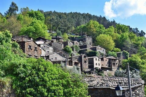 Una aventura por los Pueblos de Pizarra de Lousã (con caminata)