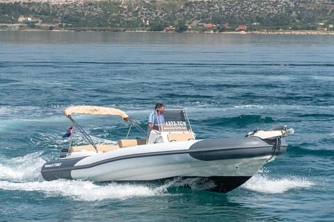 Alquilar una lancha rápida desde Trogir o Split (Marlin 790)