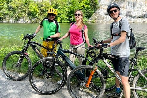 Visite guidée des 4 lacs en vélo électrique et croisière sur le lac