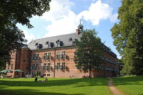 Schloss Reinbek und Schloss Ahrensburg Ausflug mit dem Auto ab Hamburg