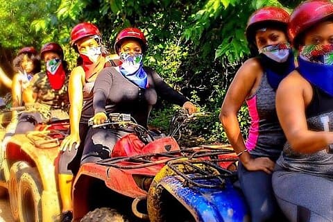 Tour en vehículo todoterreno (compartido) para grupos pequeños, tirolesa y cenote desde Cancún