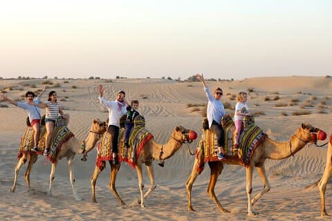 Avondkameelcaravan, bedoeïenendiner met Al Marmoom Oasis