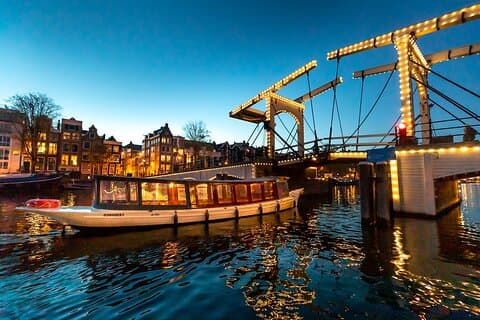 Amsterdam-Abendkreuzfahrt mit Bordbar