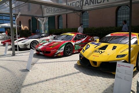 Servicio de Limusina para el Museo FERRARI en Maranello día completo