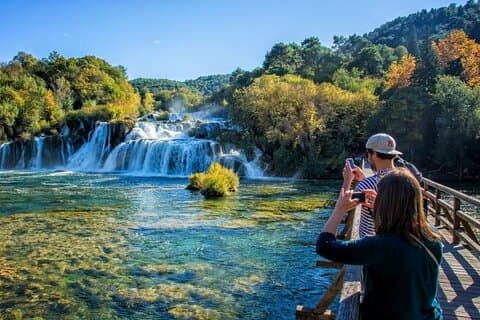 Krka Wasserfälle MORGEN Tour mit Boot und Schwimmen in Skradin