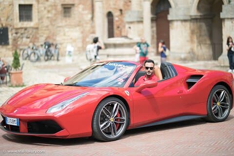 Tour privado en Ferrari: Venecia, Verona y los Parques Euganeos