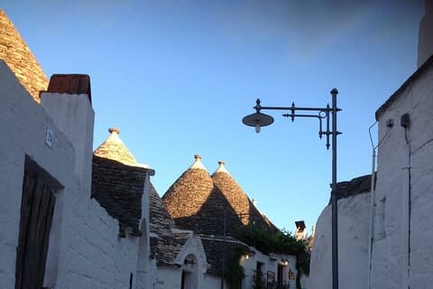 2-Hour Private Transport from Matera to Alberobello and Return