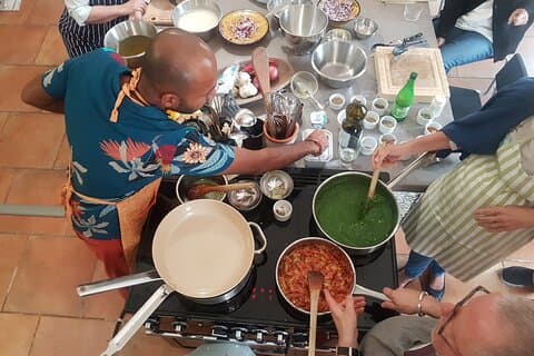 Corso di cucina indiana e tour del mercato delle spezie con Akasha